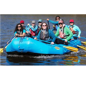 Verhuur-Roeiboot-twaalfpersonen.-Twaalfpersonenen-Roeiboot-Raft-verhuur-Oldambtmeer-Blauwestad.png